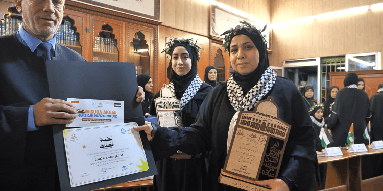 Wisuda Tahfidz: 30 Pengungsi Palestina Raih Gelar Hafiz di Lebanon