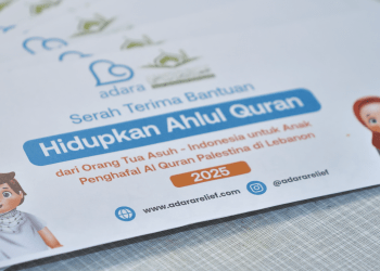 Kartu serah terima bantuan program Hidupkan Ahlul Quran dari Adara Relief International, yang disalurkan kepada anak-anak Penghafal Al Quran Palestina di Lebanon. Program ini menjadi jembatan kasih dari orang tua asuh di Indonesia untuk menjaga semangat para penjaga Kalamullah di tengah keterbatasan hidup di pengungsian.