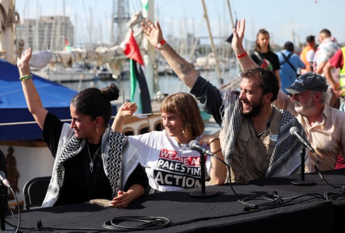 Aktivis Yasemin Acar, Greta Thunberg, Thiago Avila dan aktor Liam Cunningham dalam konferensi pers Global Sumud Flotilla (MEE)