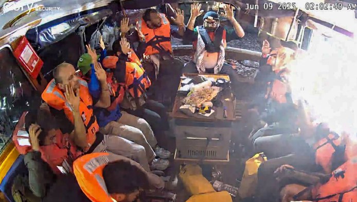 Para aktivis Global Sumud Flotilla kelelahan karena mabuk laut akibat cuaca buruk (Al Jazeera)
