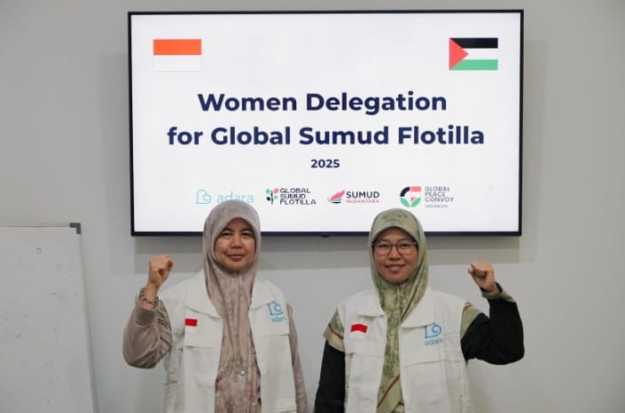 Maryam Rachmayani dan Latifah Hariawati, perwakilan Adara yang membersamai relawan Indonesia lainnya dalam Global Sumud Flotilla (Adara)