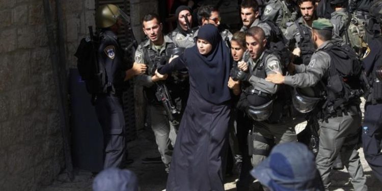 Israel Tingkatkan Penangkapan Perempuan Palestina dengan Tuduhan “Hasutan Digital”