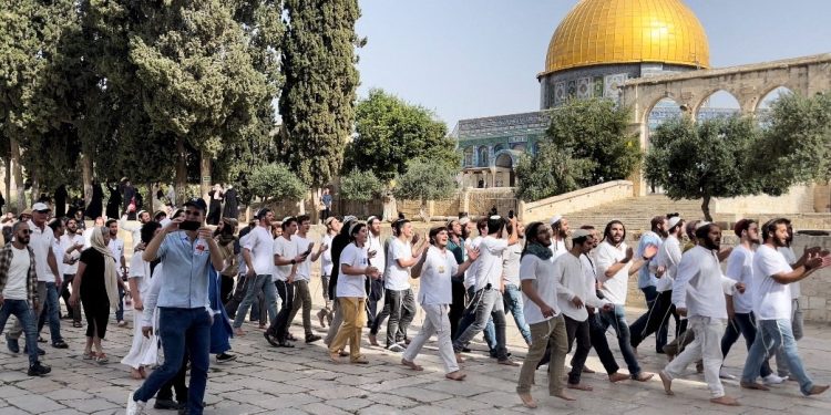 Ratusan Pemukim Ekstremis Serbu Masjid Al-Aqsa dan Rusak Pemakaman Bab al-Rahma, Upaya Yahudisasi Al-Quds Meningkat