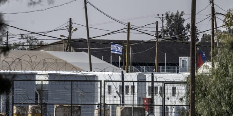 Banyak warga Palestina mengatakan mereka menghadapi penyiksaan saat berada di tahanan Israel [Getty]