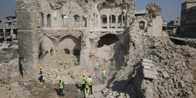 Pekerjaan restorasi dimulai di Istana Pasha yang bersejarah, sebuah landmark berusia berabad-abad yang terletak di Kota Tua di Kota Gaza, Gaza, pada 10 November 2025. [Khames Alrefi – Anadolu Agency]