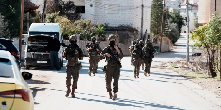 Israel Menyandera 32 Warga Palestina dan Mengusir Puluhan Keluarga dalam Operasi Militer Besar di Tepi Barat