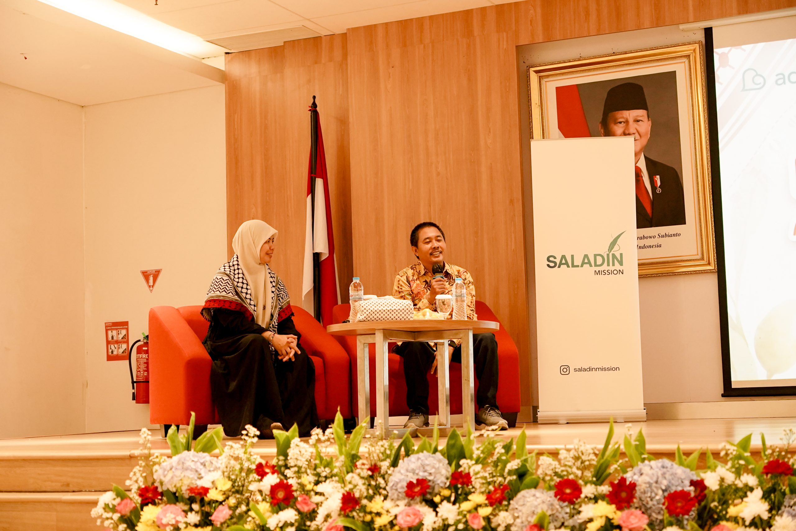 Ir. Maryam Rachmayani, S.Th.I., M.M. bersama Prof. Yon Machmudi, Ph.D.