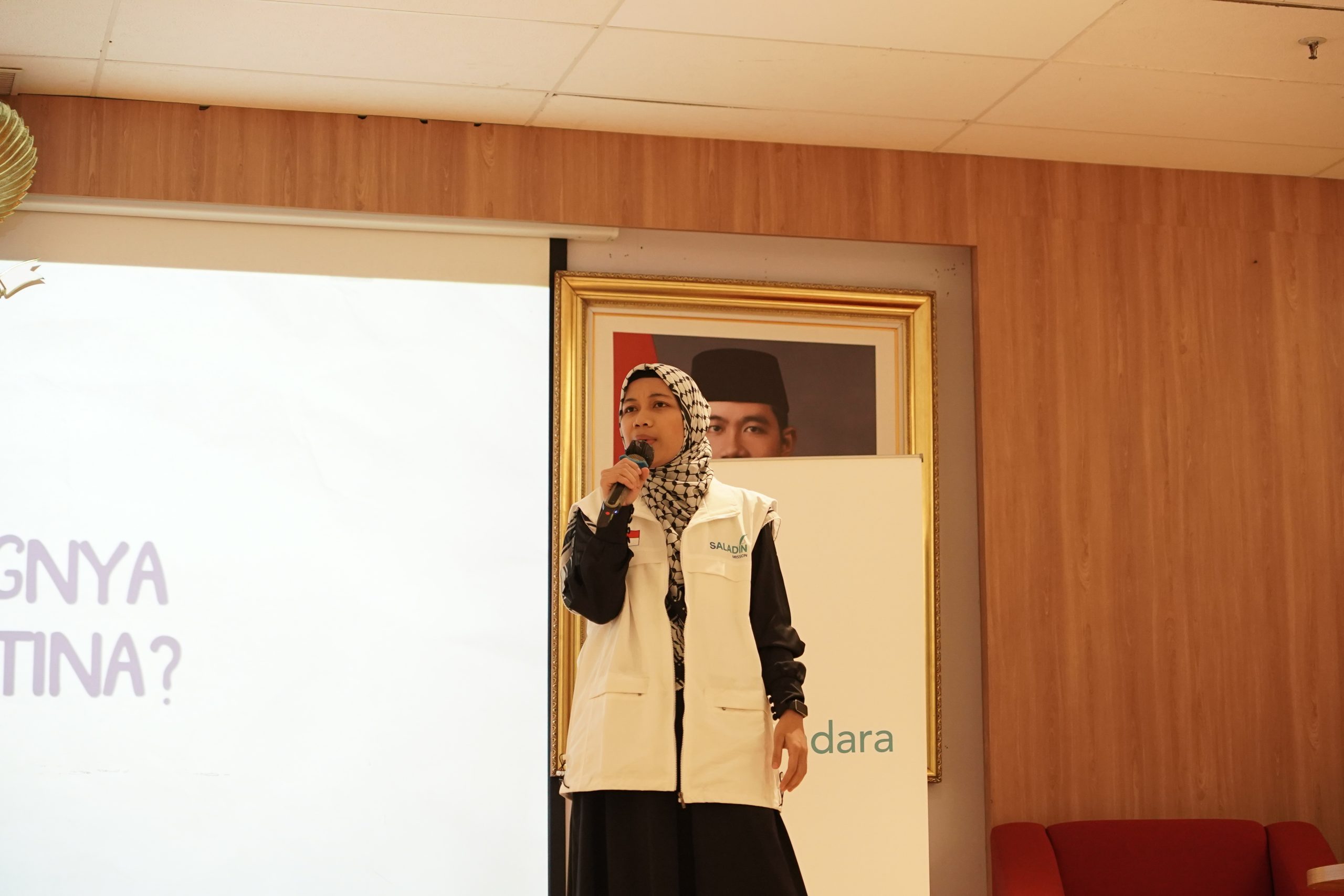 Pengenalan Saladin Mission Leadership Program oleh Fathimah.