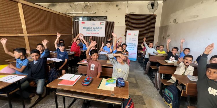 250 Anak Gaza Kembali Bersekolah di Sekolah Darurat