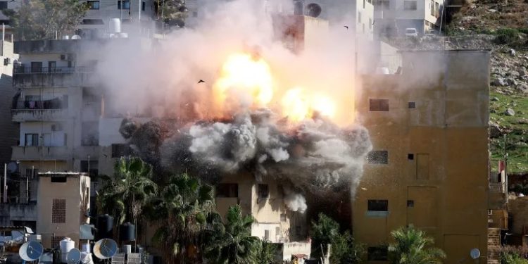 Israel Ledakkan Rumah-Rumah Warga dan Tingkatkan Penangkapan Massal di Tepi Barat