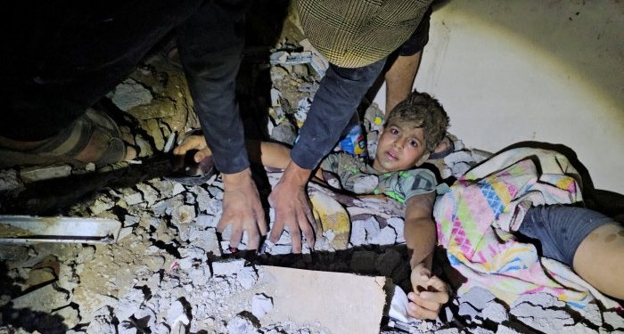 Pertahanan Sipil Gaza: Hanya Satu Eskavator yang Kami Miliki untuk Mencari Lebih dari 10.000 Korban