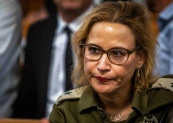 Skandal politik terus mengguncang Israel setelah mantan kepala hukum militer, Mayor Jenderal Yifat Tomer-Yerushalmi, mengundurkan diri dari jabatannya (1/11). Tomer-Yerushalmi ditahan setelah ia menyetujui pembocoran video yang menunjukkan tentara Israel melecahkan salah seorang tawanan Palestina pada tahun lalu di sebuah penjara militer. (Oren Ben Hakoon/ AP/ NBC)