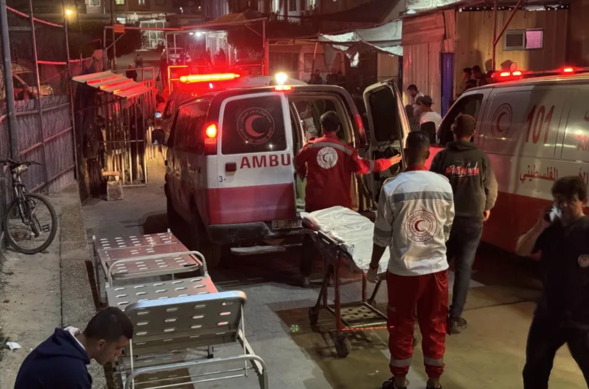 Serangan Israel di Gaza membunuh sedikitnya 32 warga Palestina, termasuk 12 anak dan 8 perempuan, dalam eskalasi kekerasan terbaru sejak gencatan senjata berlaku. Serangan berlangsung dari Rabu (19/11) hingga Kamis pagi (20/11). Serangan itu juga melukai 88 orang lainnya yang dilarikan ke RS Nasser di Khan Younis, Gaza untuk mendapat perawatan (Abdallah Fs. Alattar/ Anadolu/ CNN/ Al Jazeera)