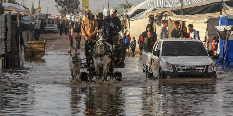 Hujan Lebat Rendam Lebih dari 1.000 Kamp Pengungsian di Gaza