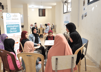 Anak-anak Palestina sedang mengikuti program Hidupkan Ahlul Quran (HAQ) di markaz Quran kamp pengungsian Lebanon.