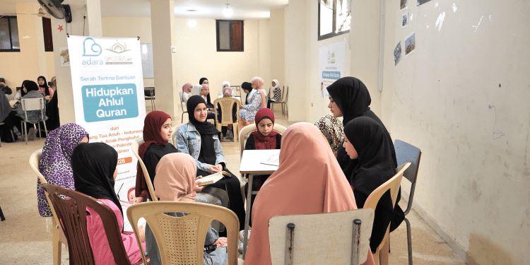 Anak-anak Palestina sedang mengikuti program Hidupkan Ahlul Quran (HAQ) di markaz Quran kamp pengungsian Lebanon.