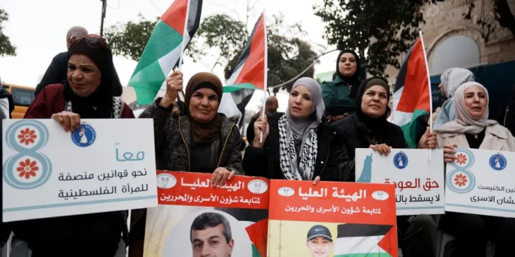 Aksi protes yang diadakan sebagai bagian dari Hari Solidaritas Internasional dengan Rakyat Palestina di Ramallah, Tepi Barat pada 30 November 2025. [Issam Rimawi – Anadolu Agency]