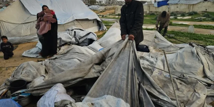Ribuan Tenda di Gaza Rusak Diterjang Badai, Ancaman Bencana Kemanusiaan Meningkat