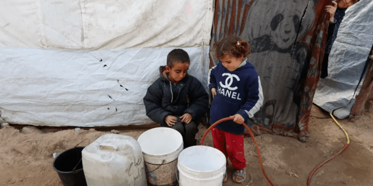 Anak-Anak Gaza Mengorbankan Pendidikan Mereka untuk Bekerja