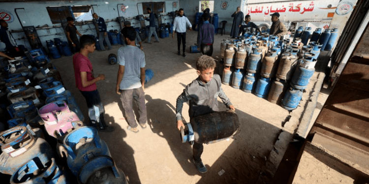 Gaza Menghadapi Krisis Bahan Bakar untuk Memasak