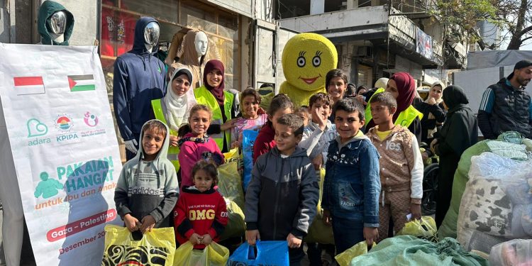 Pakaian Hangat untuk 165 Anak di Gaza Utara
