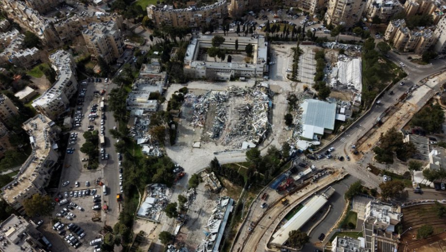 Foto dari udara menunjukkan markas UNRWA yang dihancurkan Israel di Al-Quds (MEE)