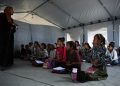 Anak-anak Gaza kembali bersekolah di sebuah tenda pengungsian (Al Jazeera)