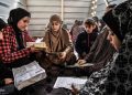 Anak-anak di Gaza menghafal Al-Qur’an di pengungsian.