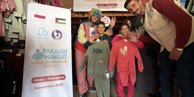286 Yatim Gaza Terima Pakaian Hangat Dari Indonesia