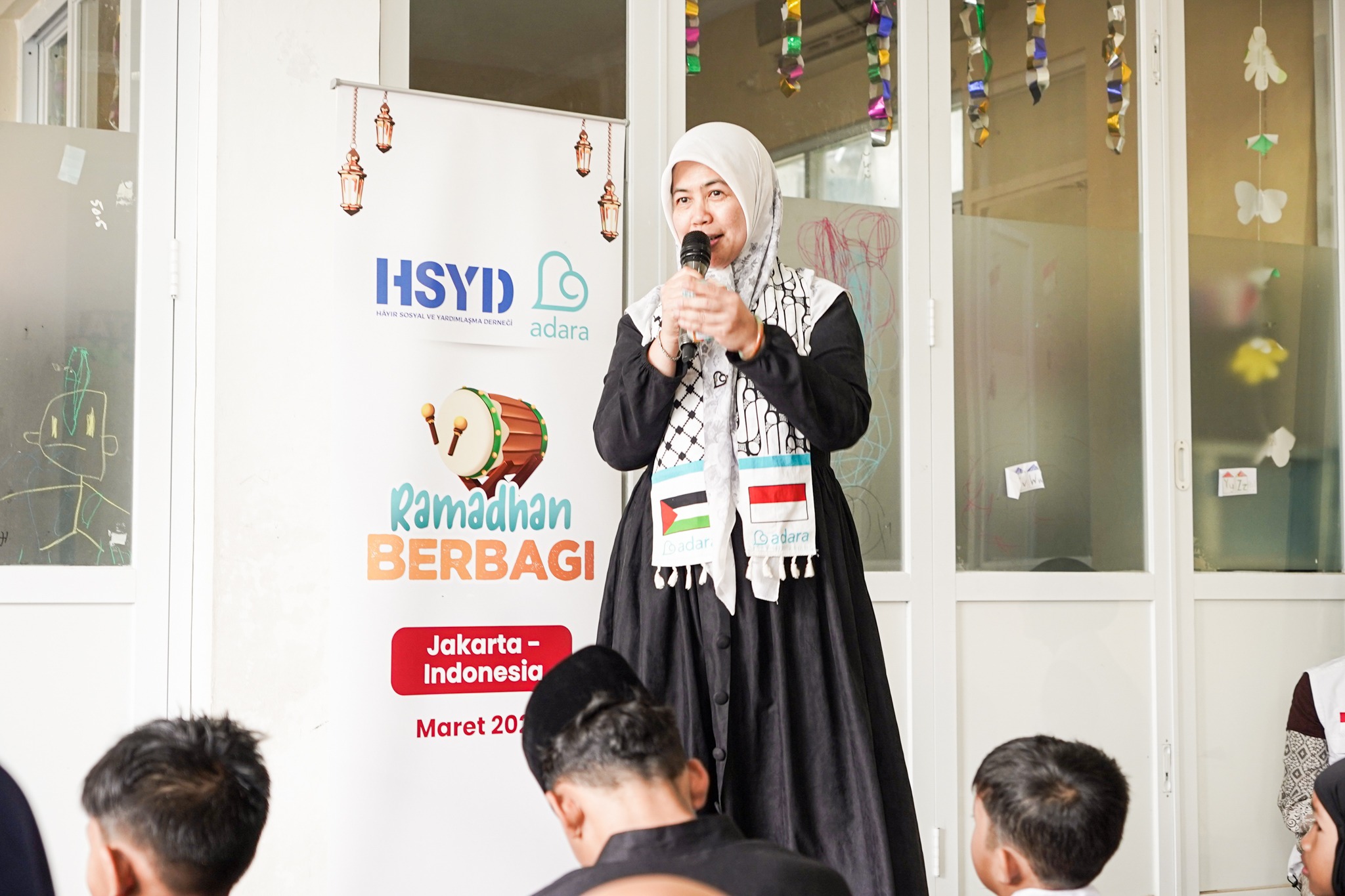 Maryam Rachmayani, Direktur Utama Adara Relief International menyapa dan membagikan harapannya untuk anak yatim.