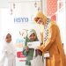 Indah Kurniati, Direktur Fundraising Adara membagikan santunan untuk anak yatim Jagakarsa, Jakarta Selatan pada Jumat (13/3).