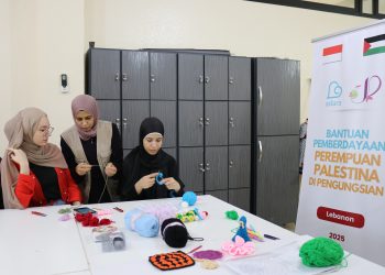 15 Perempuan Palestina di Lebanon Ikuti Pelatihan Menyulam dan Menjahit