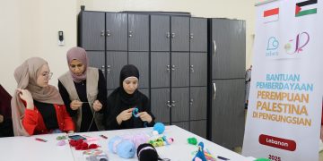 15 Perempuan Palestina di Lebanon Ikuti Pelatihan Menyulam dan Menjahit