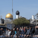 Jemaah Palestina Salat Idulfitri di Jalan karena Larangan Masuk ke Masjid Al-Aqsa
