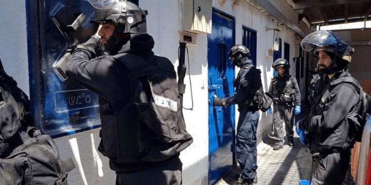 Pasukan Israel Tangkap Kembali 100 Tawanan yang Telah Bebas