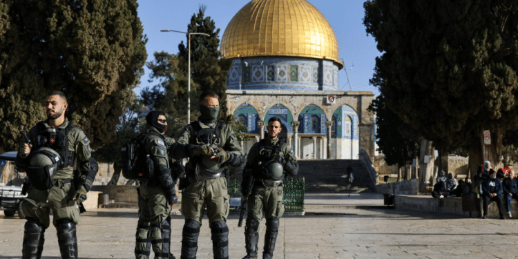 Untuk Hari Keenam, Israel Menutup Masjid Al-Aqsa