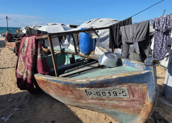 Warga Palestina Pertaruhkan Nyawa untuk Menangkap Ikan di Laut Gaza