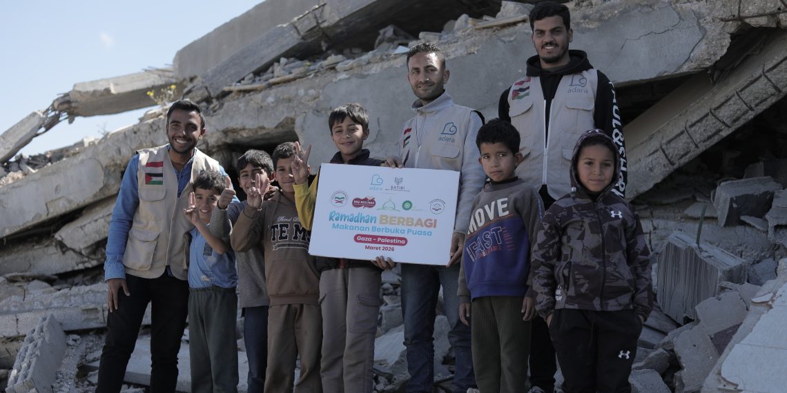 1.700 Warga Gaza Gelar Buka Bersama di Tengah Reruntuhan