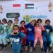 Bagi-bagi Baju Lebaran untuk Ratusan Anak-anak Gaza di Sekolah Darurat