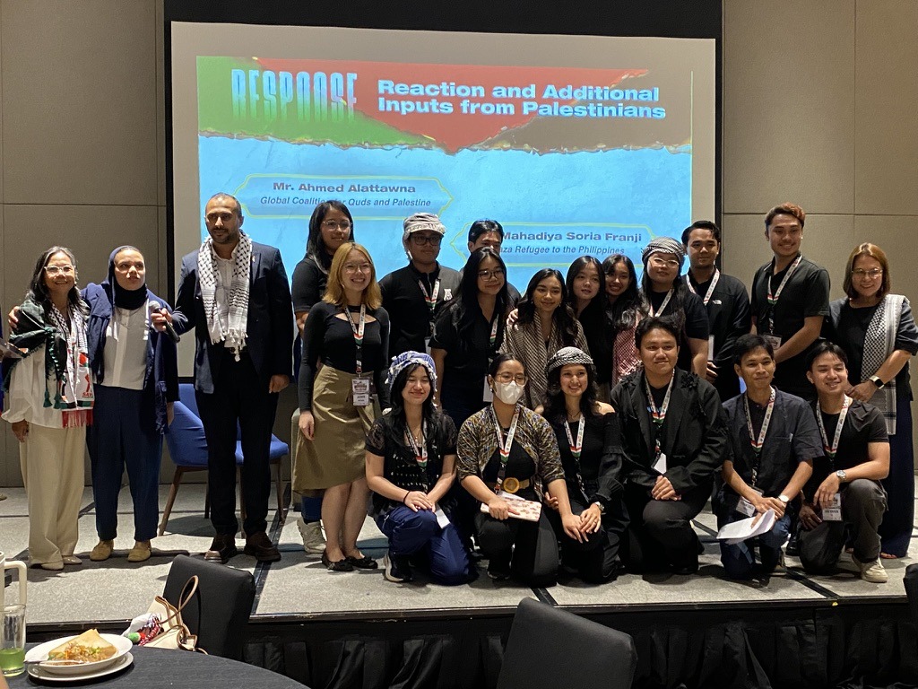 Panitia konferensi.