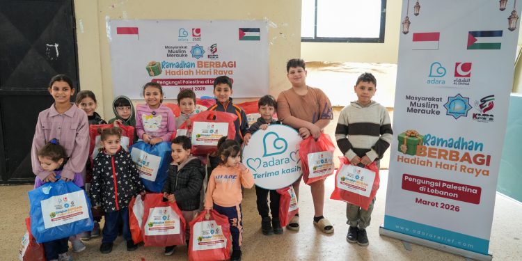 Baju Lebaran untuk Anak-anak Palestina di Kamp Ainul Hilwah Lebanon