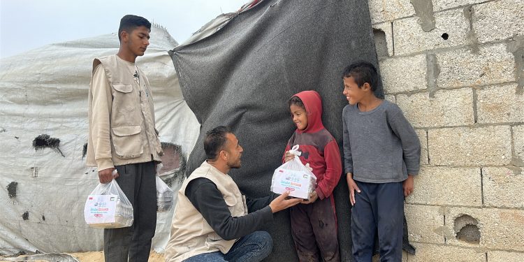 Pelipur Lara, Ribuan Porsi Makanan Buka Puasa untuk Warga Gaza