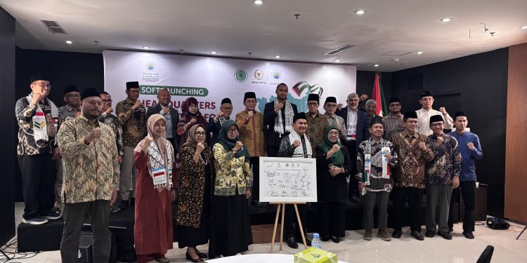 Penandatangan Piagam Jakarta pada Soft-Launching Headquarter Asia- Pacific for Al-Quds & Palestine oleh jajaran MUI, pengurus Headquarters, lembaga kemanusiaan, serta media massa (15/4).