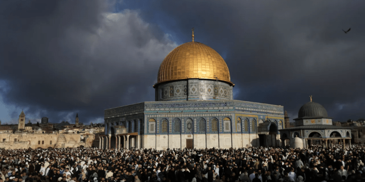 Masjid Al-Aqsa Kembali Dibuka Setelah 40 Hari