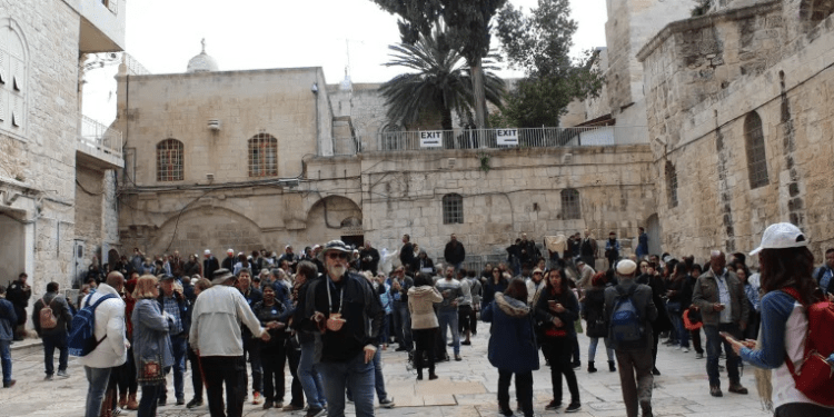 Pembatasan Ibadah, Polisi Israel Serang Umat Kristen