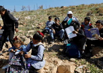 Siswa Palestina Terpaksa Belajar di Jalan Usai Akses Sekolah Diblokir Pemukim