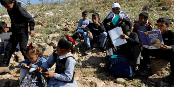 Siswa Palestina Terpaksa Belajar di Jalan Usai Akses Sekolah Diblokir Pemukim