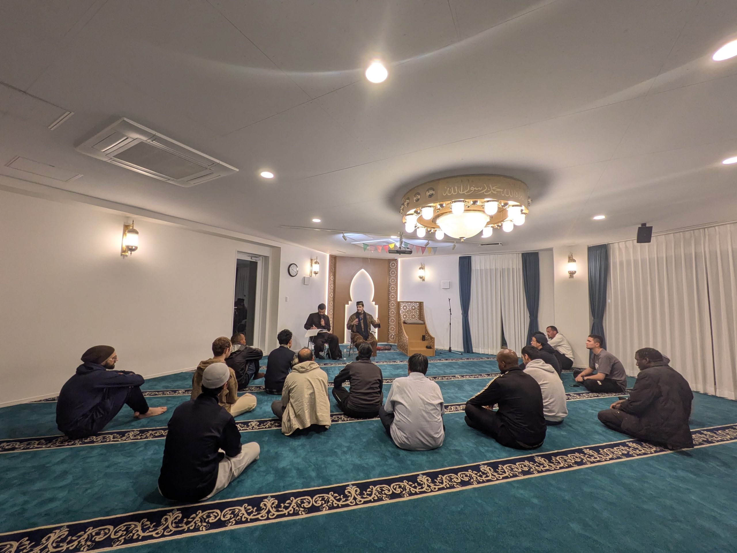 Syekh Fayez mengisi kajian dan imam salat Isya di Masjid Sapporo, pada Ahad (10/5) dalam rangkaian roadshow Jepang.