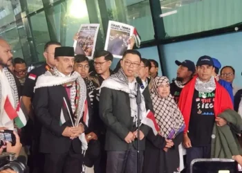 Penyambutan aktivis Indonesia dari misi Global Sumud Flotilla 2026 di Bandara Soekarno Hatta, Ahad (24/5).
