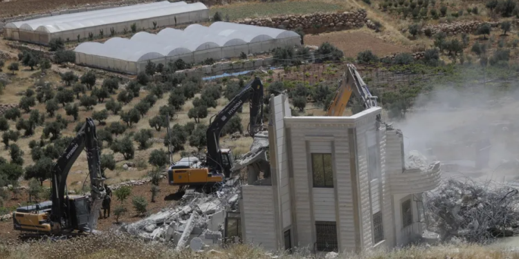 Israel Hancurkan Enam Rumah Warga Palestina di Tepi Barat, Puluhan Orang Kehilangan Tempat Tinggal
